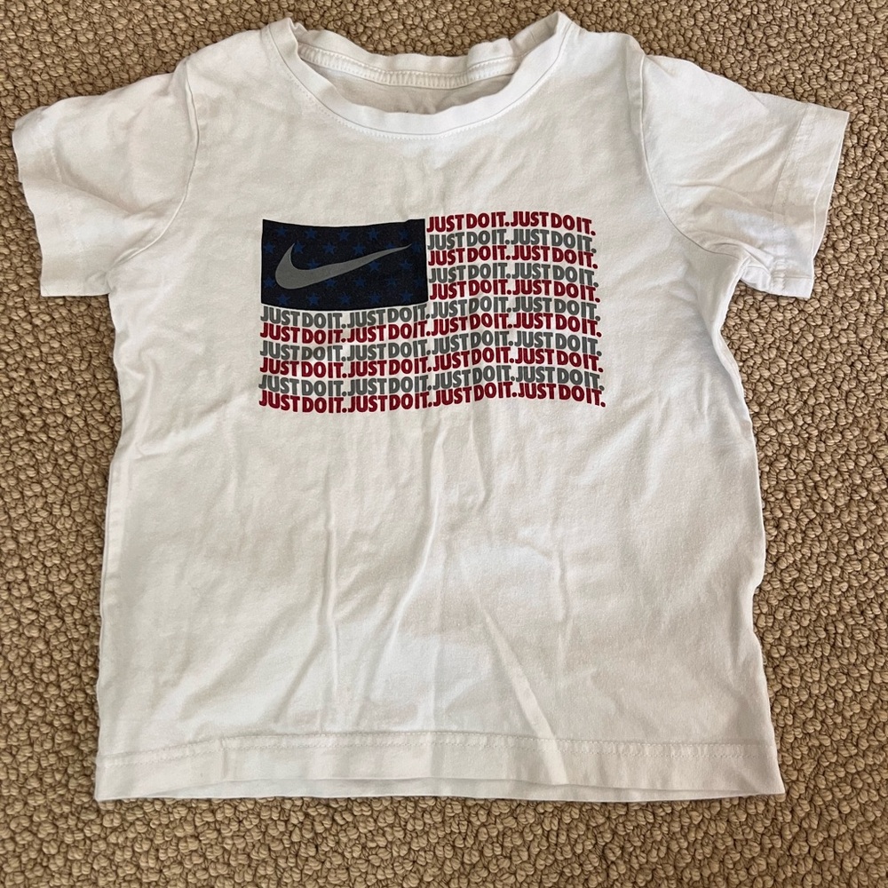 Nike White and Red Short Sleeve Tees
